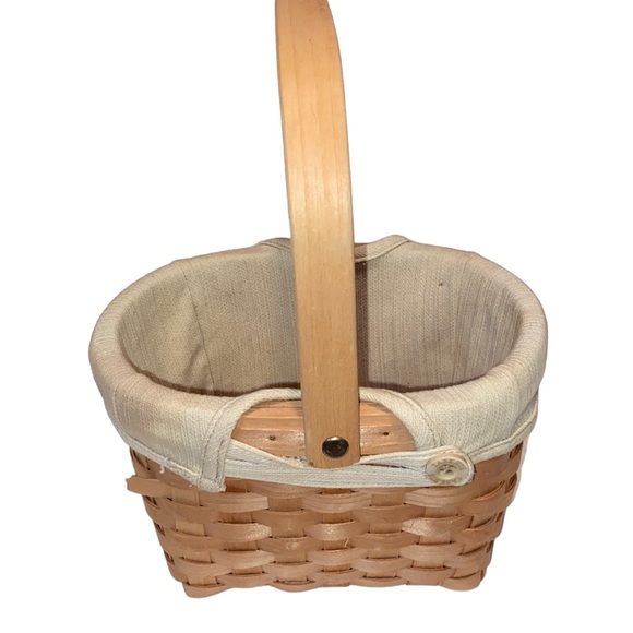 Vintage Accents Taskets Vintage Woven Basket With Liner And Handle